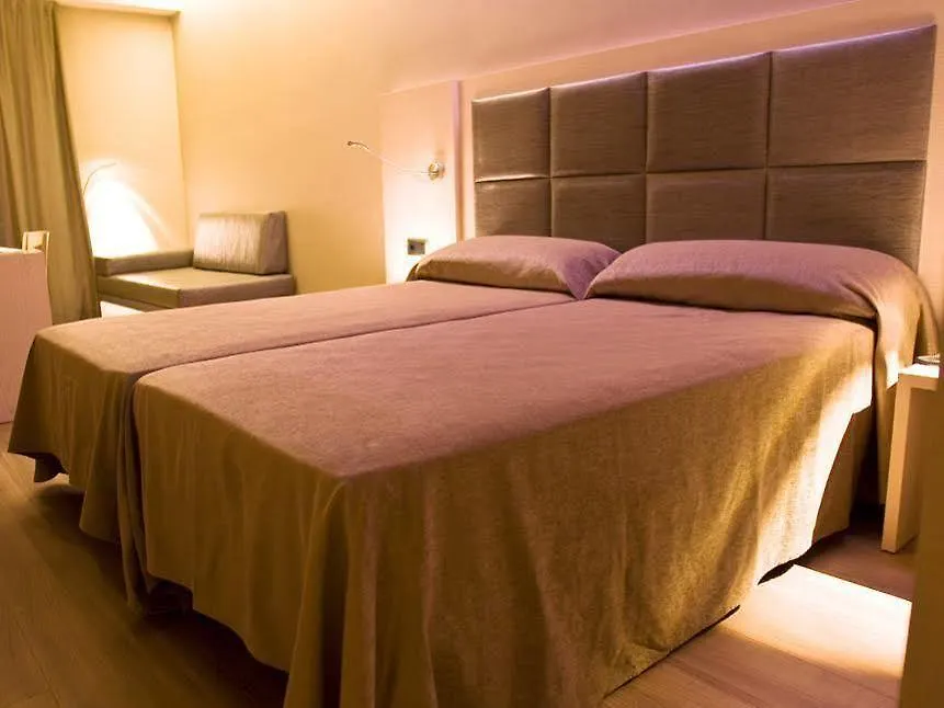 ***  מלון Barcelona House ספרד