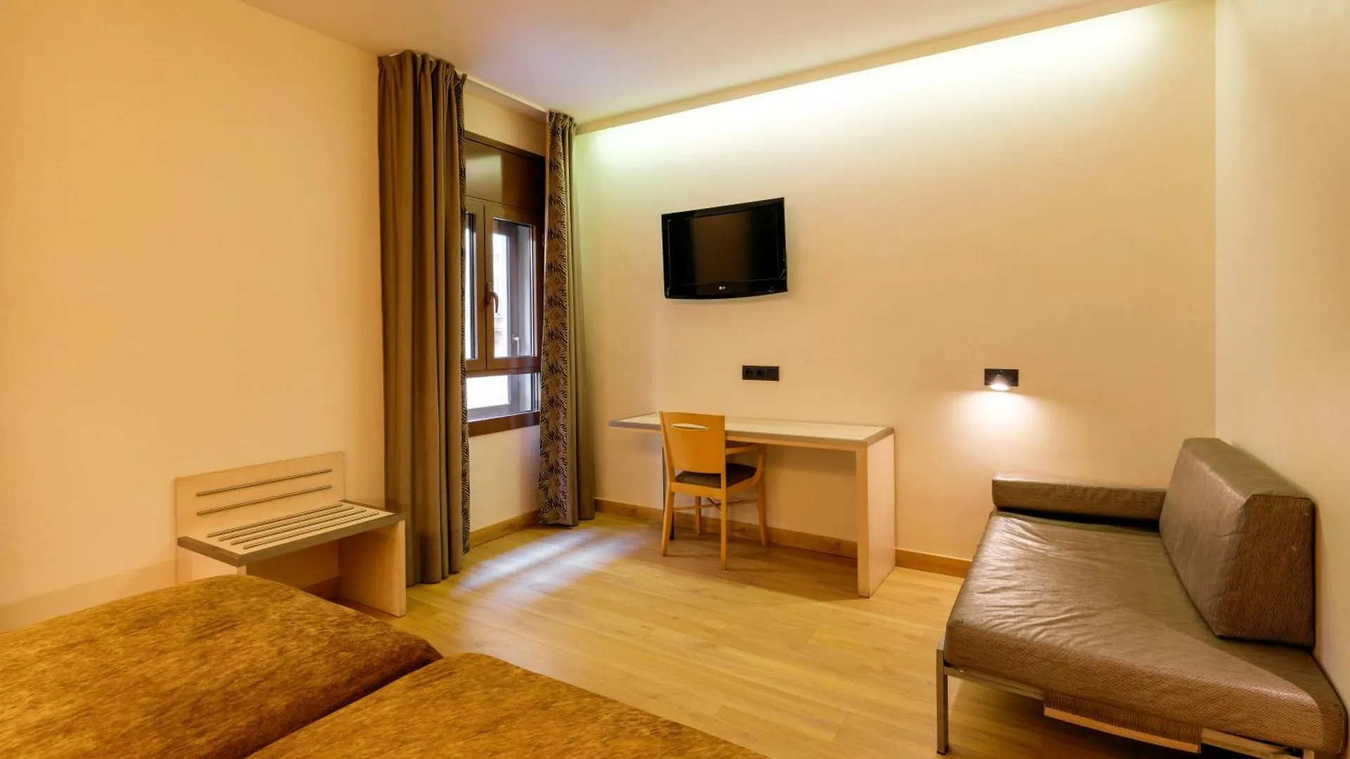 Barcelona House Hotel 3*,