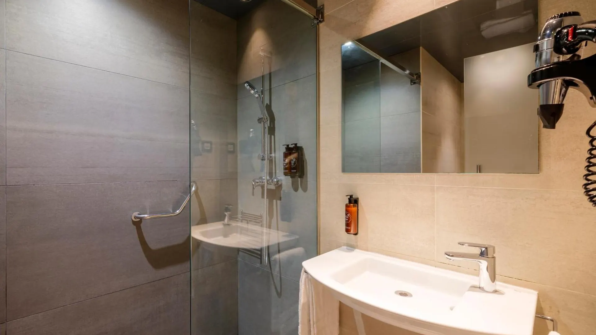 Barcelona House Hotel 3*,  Spain