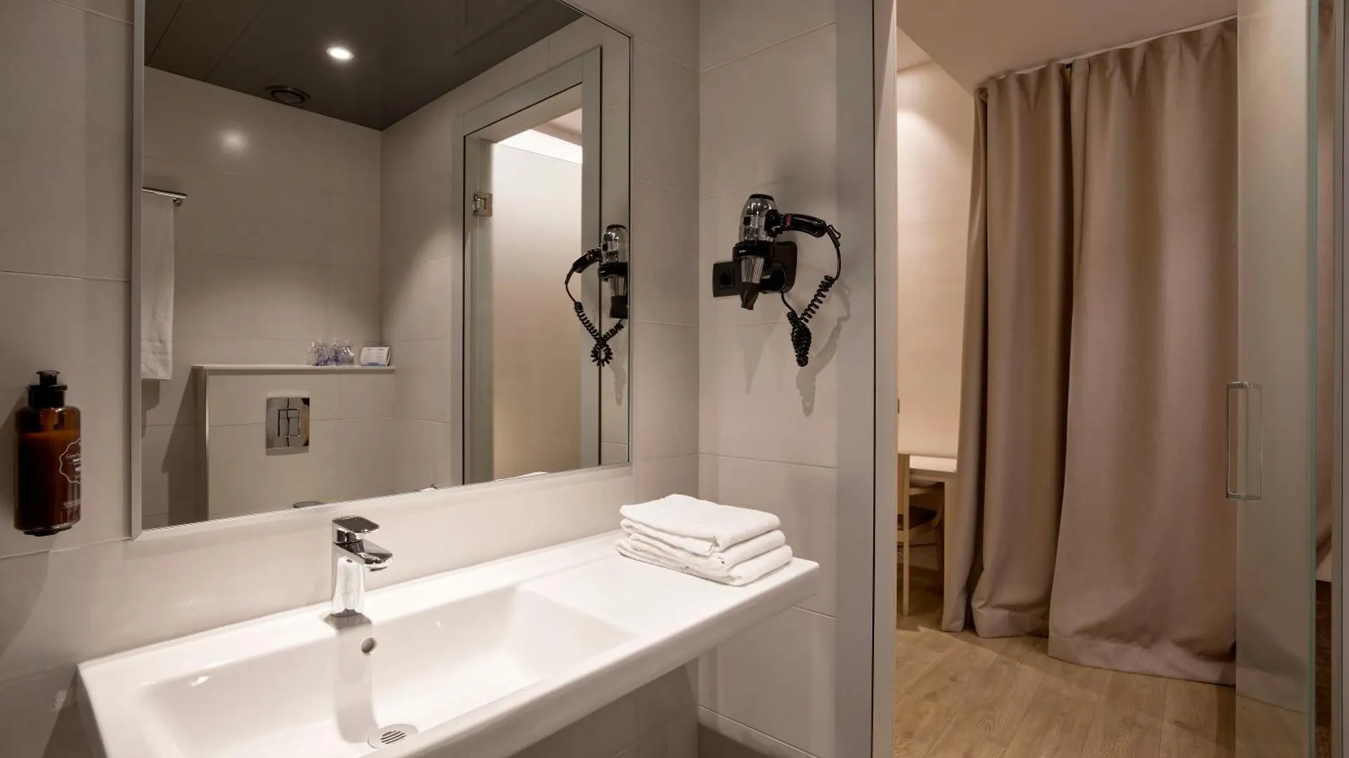 Barcelona House Hotel 3*,